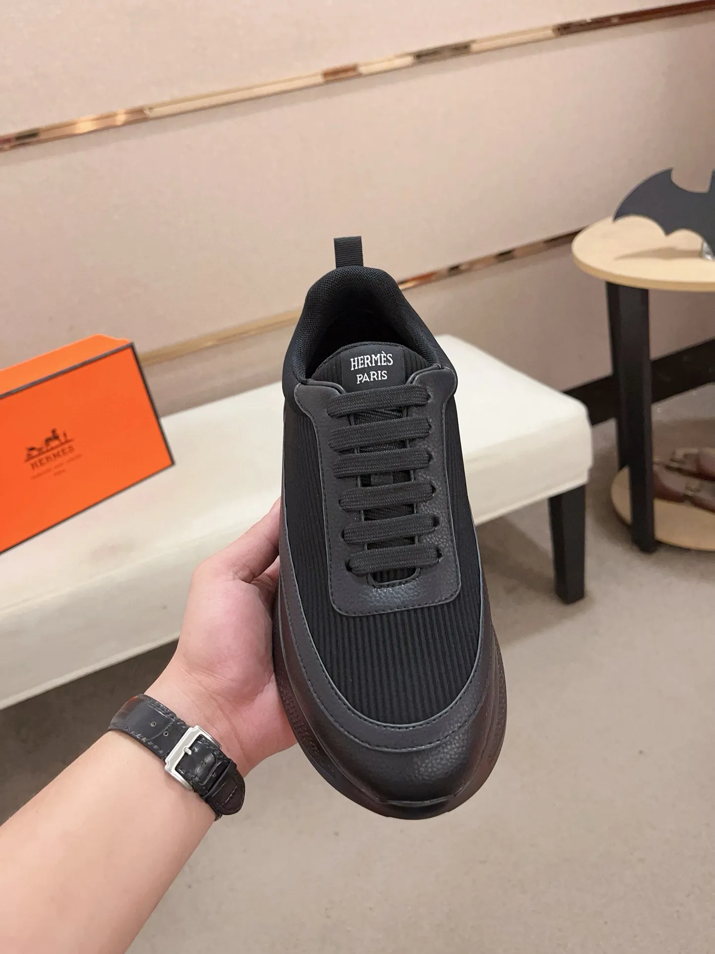 Men's clothing and shoes💰: 440💰《HERMES》【Classic original single version】Hermès; top 🔝purchasing agent🔍🔍men's latest 🇺🇸 counter sales simultaneously, imported from Italy original ▲▲cowhide ▲▲ (high-end, nobility, class) ) Exquisite workmanship (Italian 🇮🇹 imported water-dyed 🐂 cowhide lining) sole: original sole provided by the original factory, ⚠️exclusive double-layer activity·TPR·rubber·combined molded outsole; super comfortable·wear-resistant·non-slip·environmental protection The real thing is more beautiful if you take the real thing (high quality, follow the order). You can enter and exit the counter at will * Number of yards: 38-44 (45 can be customized and cannot be returned or exchanged)